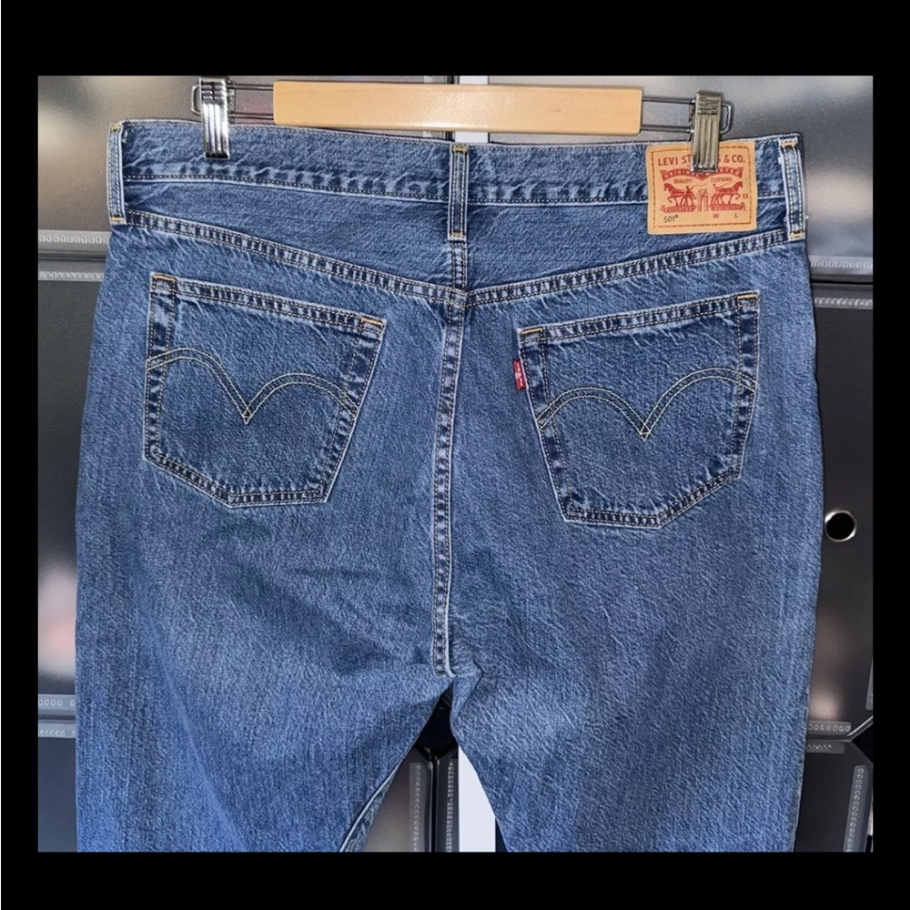 Levi’s 501 Original Jeans in Medium Wash Women’s Tag Size 32 x 32 - Picture 7 of 11